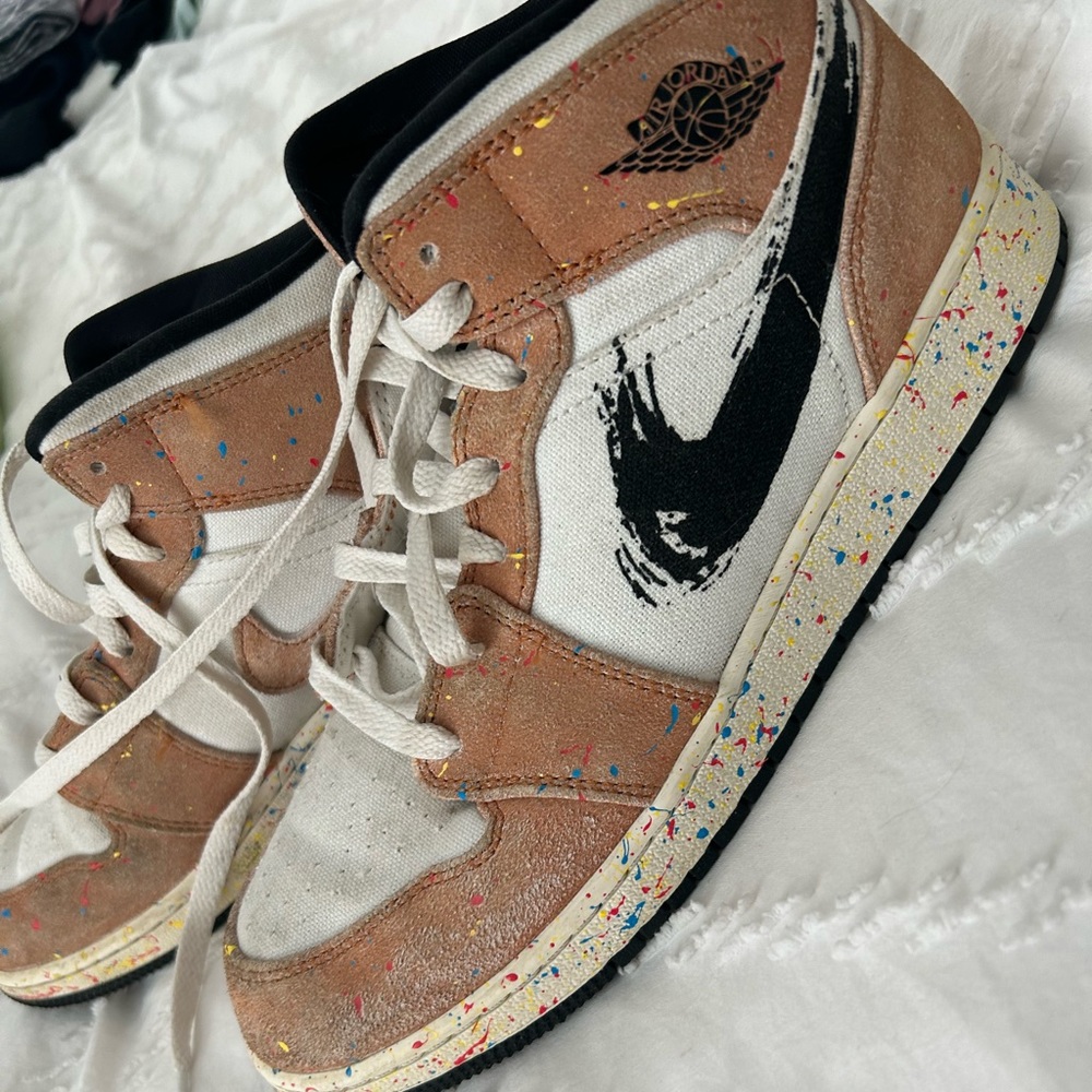Air Jordan 1 mid SE “Brushstroke Paint Splatter” size 7Y